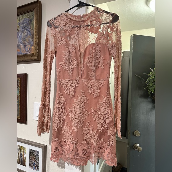 Lace dress - Picture 1 of 4